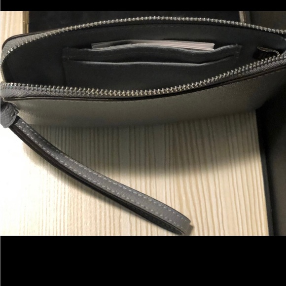 Coach wristlet - Picture 4 of 4